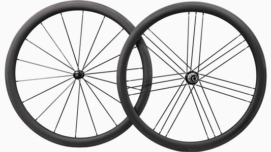 Finden Sie die perfekte Passform: Wie Sie zwischen aerodynamischen und leichten Rädern wählen